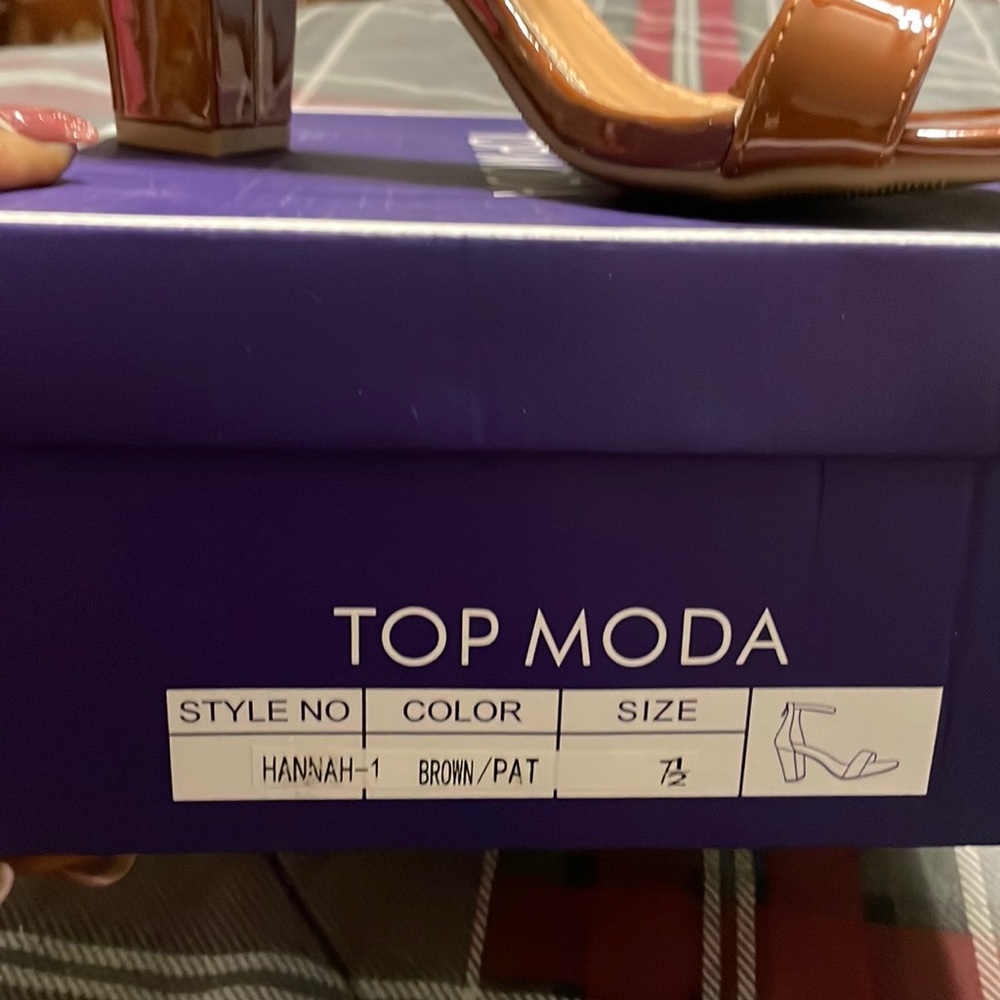 NWOT,never worn beautiful. I bought a 7.5 and they are too tight